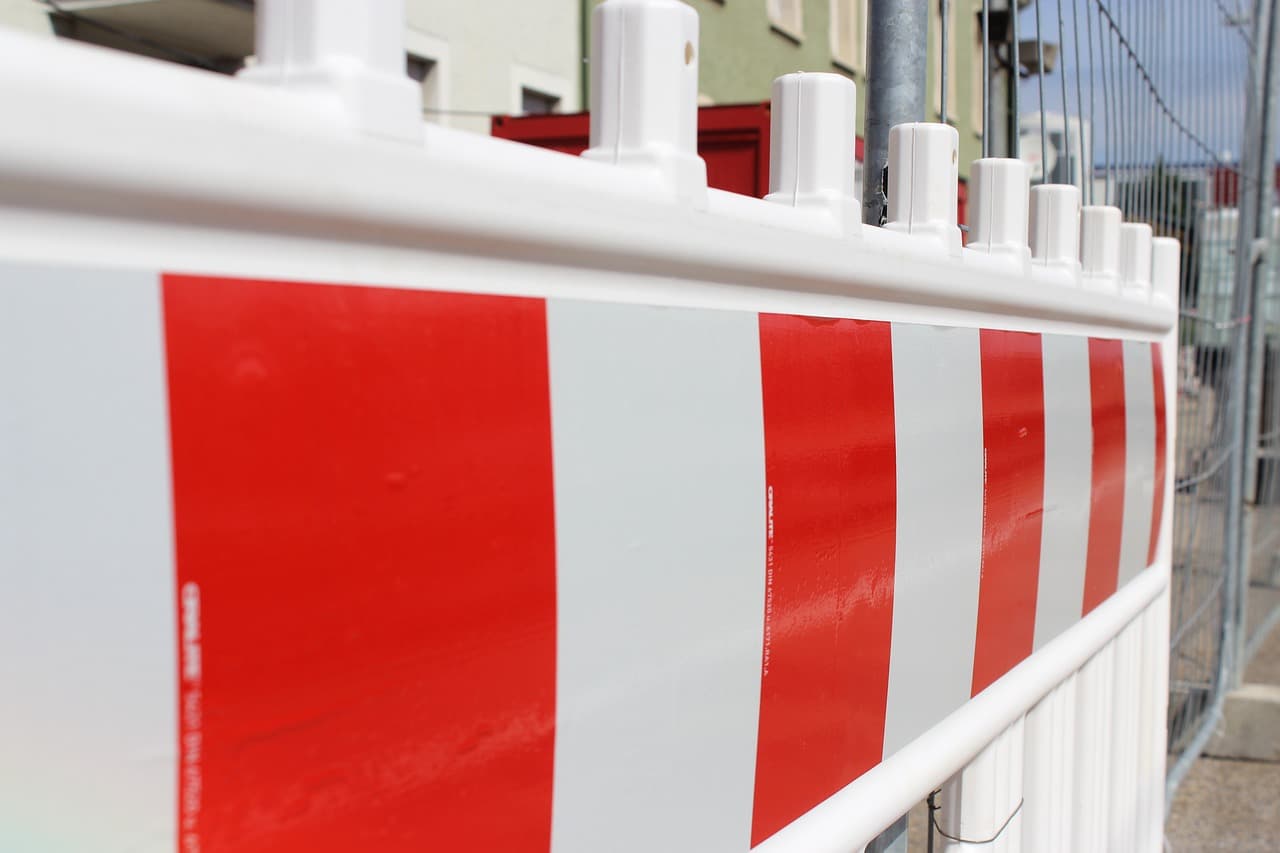 Absperrtechnik bei Baustellen: Sicherheit und Ordnung auf der Baustelle