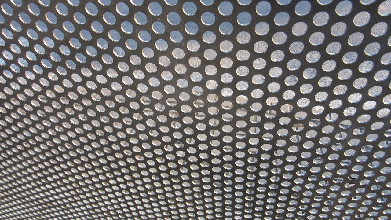 Lochbleche im Einsatz: Vielseitige Lösungen für Bau und Design