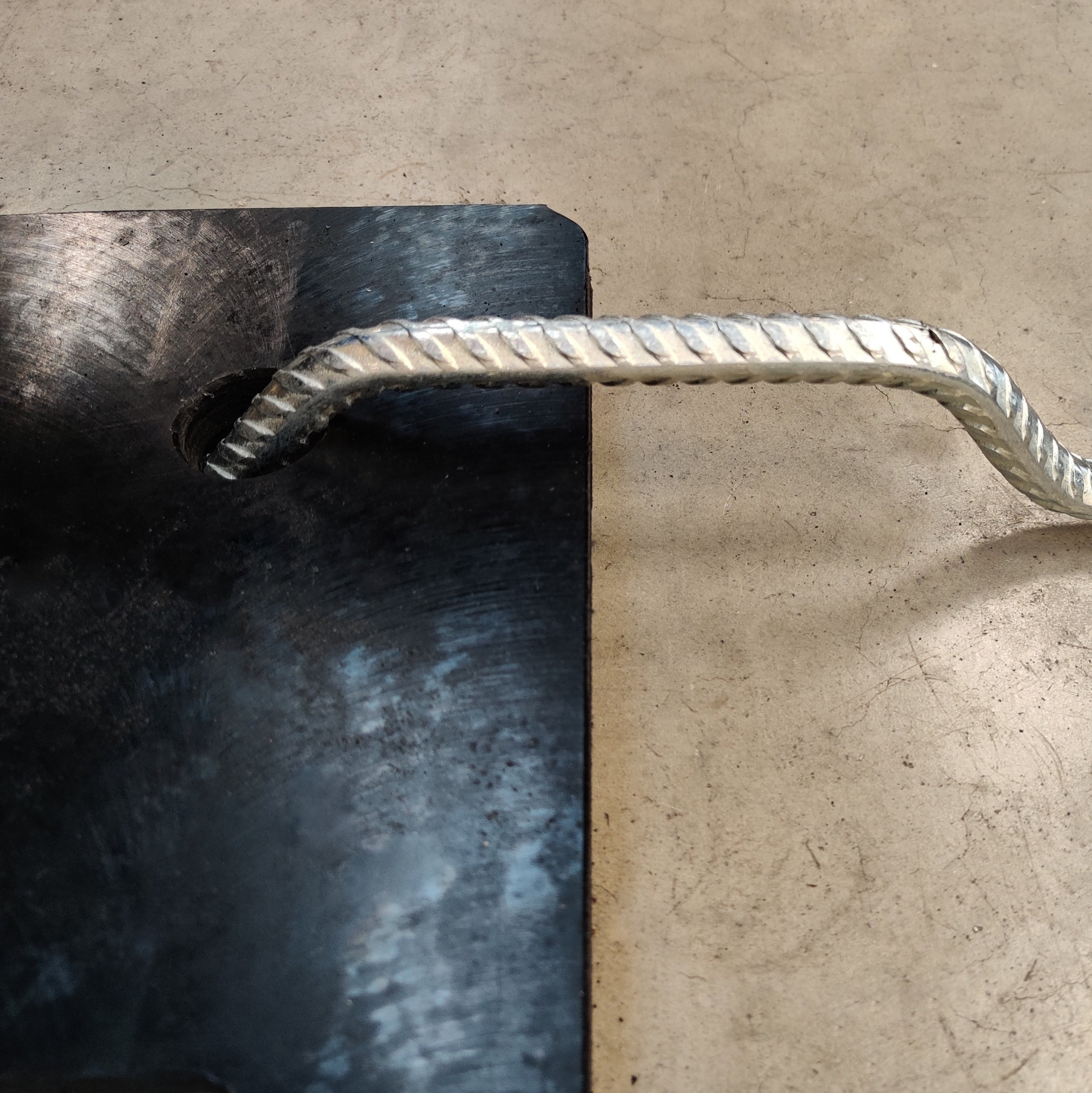 1 - Fahrplatten / Bodenschutzplatten 2fach Fahrplattenkrampe für bis zu 20 mm Fahrplatten